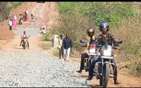 ଆଣ୍ଠେଇଛି ଗୋତମୁଣ୍ଡା ଡାହିମାଲ ରାସ୍ତା,ଗ୍ରାମ୍ୟ ଉନ୍ନୟନ ବିଭାଗ ର ଖାମଖିଆଳି ମନୋଭାବ ଯୋଗୁଁ ଦୁର୍ଦ୍ଦଶା ଭୋଗୁଛନ୍ତି ଦୁଇ ଜିଲ୍ଲା ର ଅଞ୍ଚଳବାସୀ।