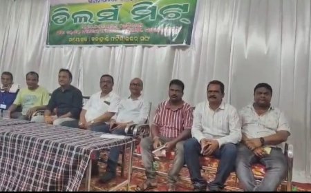 କଳାହାଣ୍ଡିରେ ସାର ବ୍ୟବସାୟୀଙ୍କ ଦୁର୍ଦ୍ଦଶା : ଅଭାବୀ ବିକ୍ରି ଓ ବାଧ୍ୟତାମୂଳକ ‘ଟ୍ୟାଗିଂ’ ବିରୋଧରେ ଏକତ୍ରିତ ହେଲେ ବ୍ୟବସାୟୀ ସଂଘ