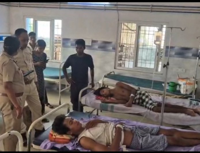 ମେଲୋଡି କାର୍ଯ୍ୟକ୍ରମରେ ରକ୍ତରଞ୍ଜିତ କାଣ୍ଡ : ନାଚୁଥିବା ଯୁବକଙ୍କୁ ଛୁରାମାଡ, ଗୁରୁତର ଅବସ୍ଥାରେ ହସ୍ପିଟାଲରେ ଭର୍ତ୍ତି