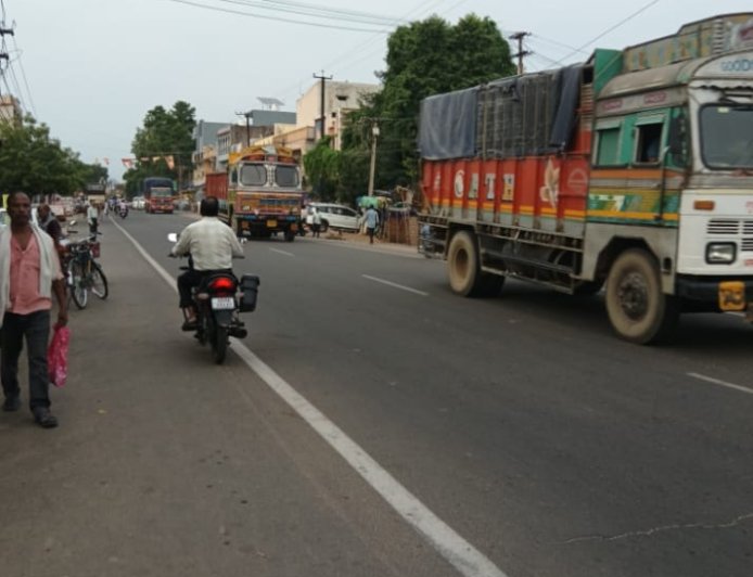 କେସିଙ୍ଗା ଟାଉନରେ ବେପରୁଆ ଗତିରେ ଚାଲୁଛି ଭାରୀ ଯାନ, କଡ଼ା ପଦକ୍ଷେପ ଦାବି କଲେ ବୁଦ୍ଧିଜୀବୀ