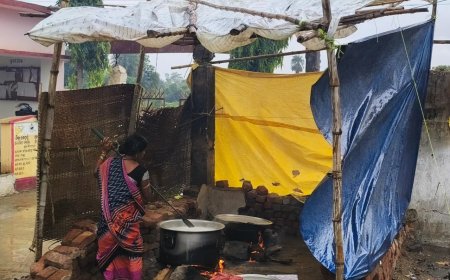ପଲିଥିନ ଛାଉଣି ତଳେ ରୋଷେଇ, ମଧ୍ୟାହ୍ନ ଭୋଜନ ବ୍ୟବସ୍ଥାକୁ ନେଇ ପ୍ରଶ୍ନବାଚୀ – କେବେ ନିର୍ମାଣ ହେବ ରୋଷେଇ ଗୃହ?