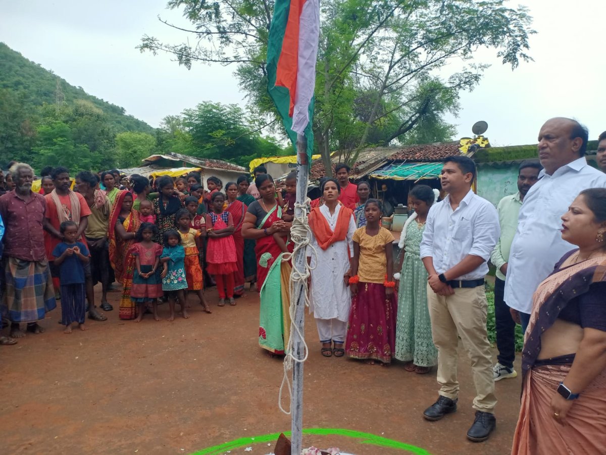 କଲେକ୍ଟରପଡ଼ାରେ ସ୍ୱାଧୀନତା ଦିବସ: ମୌଳିକ ସୁବିଧା ପାଇଁ ନୂଆ ଆଶ୍ୱାସନ ପାନୀୟଜଳ, ସୋଲାର ଲାଇଟ୍‌, ରାସ୍ତା ଓ ଆବାସ ସମସ୍ୟା ସମାଧାନ ନେଇ ପ୍ରତିଶ୍ରୁତି