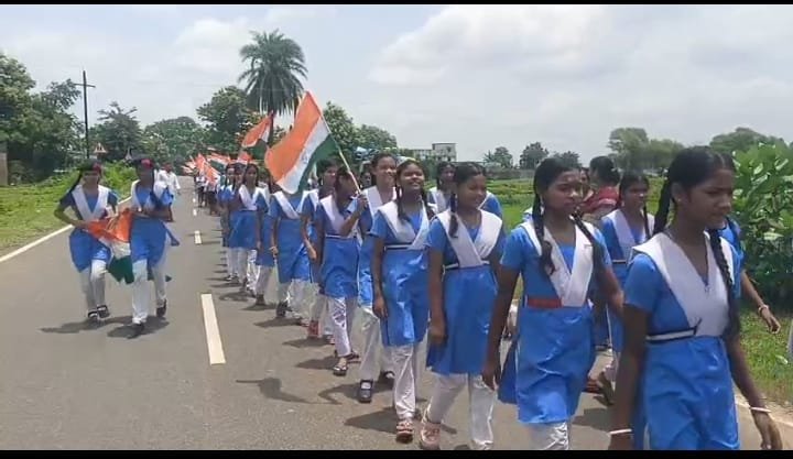 ଦାଦପୁରରେ ‘ହର ଘର ତିରଙ୍ଗା’ ଅଭିଯାନରେ ତ୍ରିରଙ୍ଗା ଶୋଭାଯାତ୍ରା