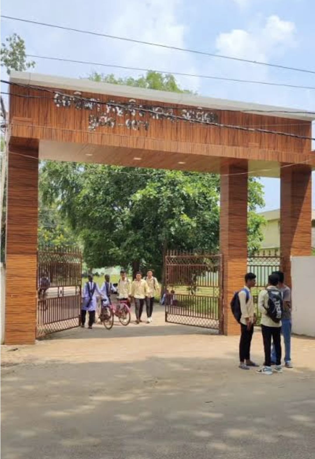 ୭୬୬୭୦୦ ଟଙ୍କାର ମେଗାଜିନ୍–କ୍ୟାଲେଣ୍ଡର କେଉଁଠି? କେସିଙ୍ଗା ମହାବିଦ୍ୟାଳୟରେ ଦାମରେ ଆକାଶ–ପାତାଳ ଫରକ, RTI ପରେ ଉଠିଲା ଗୁରୁତର ଅଭିଯୋଗ