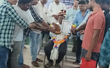 ୩୬ ବର୍ଷର ଗୌରବମୟ ଶିକ୍ଷକ ଜୀବନର ଅବସାନ : ଅଁଳାଭଟାର ବରିଷ୍ଠ ଶିକ୍ଷକ ମଦନ ଖମାରୀଙ୍କୁ ଭାବବିହ୍ୱଳ ବିଦାୟ