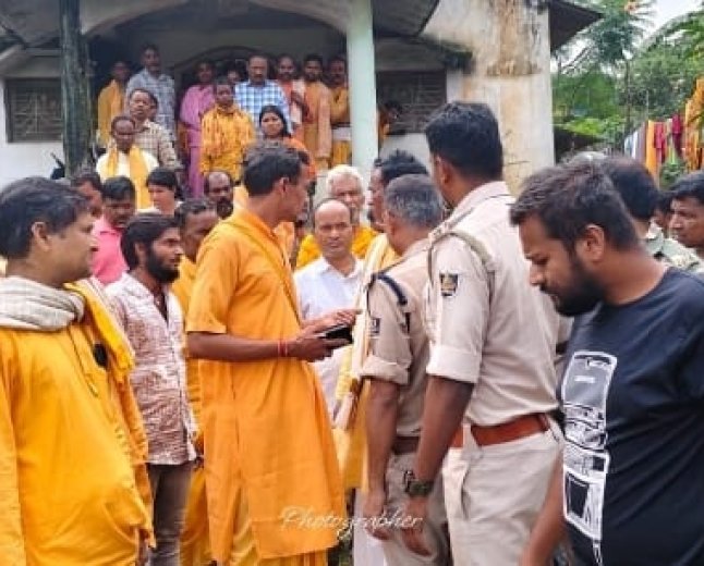 ତିଜିମାଳି ଖଣି ଖନନ ବିରୋଧୀ ଆନ୍ଦୋଳନକାରୀଙ୍କୁ ପୋଲିସ ଉଠାଇନେବା ଅଭିଯୋଗ ଯଜ୍ଞସ୍ଥଳରୁ ହିରାମଳ ନାଏକଙ୍କୁ ନେଇଯିବା ଘଟଣାକୁ ନେଇ ଚର୍ଚ୍ଚା